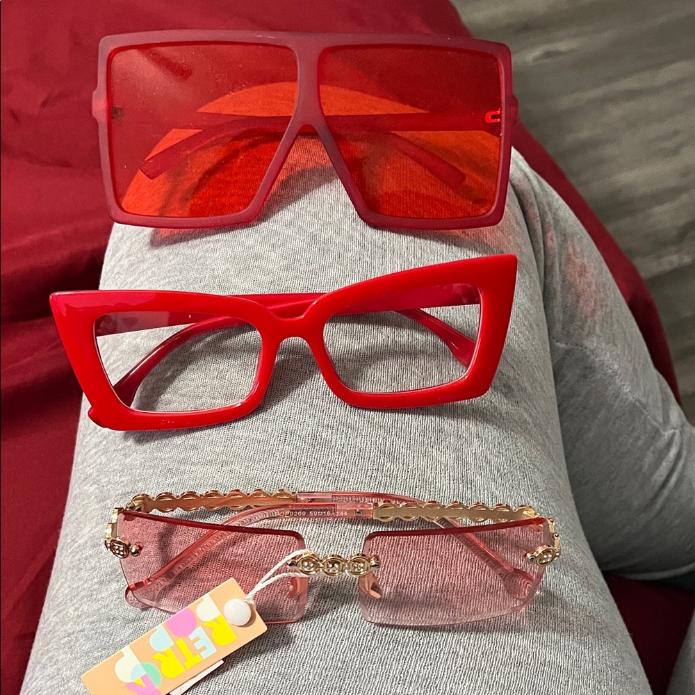 Stylish Red Sunglasses Set